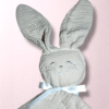 Doudou lapin gaze de coton personnalisé rose beige