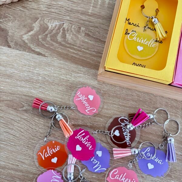 Porte-clés personnalisés avec pompon et boite cadeau faite main
