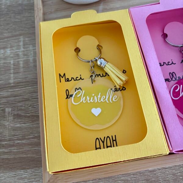 Porte-clés personnalisé avec pompon et boite cadeau faite main
